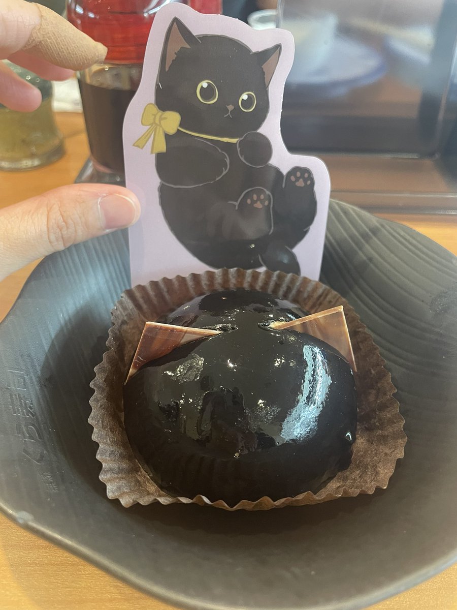 昨日友達とくらってきた(*´艸`)
ポテナゲのケチャップが溢れた状態でやってきて
最終的にアザラシが吐血した絵面になったのは内緒←