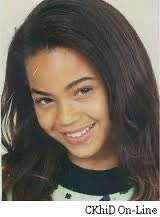 XDelone82720's tweet photo. @AJWilli65608174 @JanaeYoung18 @slyxpk @beyoncepress I cant tell if you’re ignorant on purpose or not. Beyonce has always been lighter/light skinned. Lightskinnes people can look lighter or darker very easily depending on the weather or how much sun they intake. https://t.co/zGGdk4qn9X