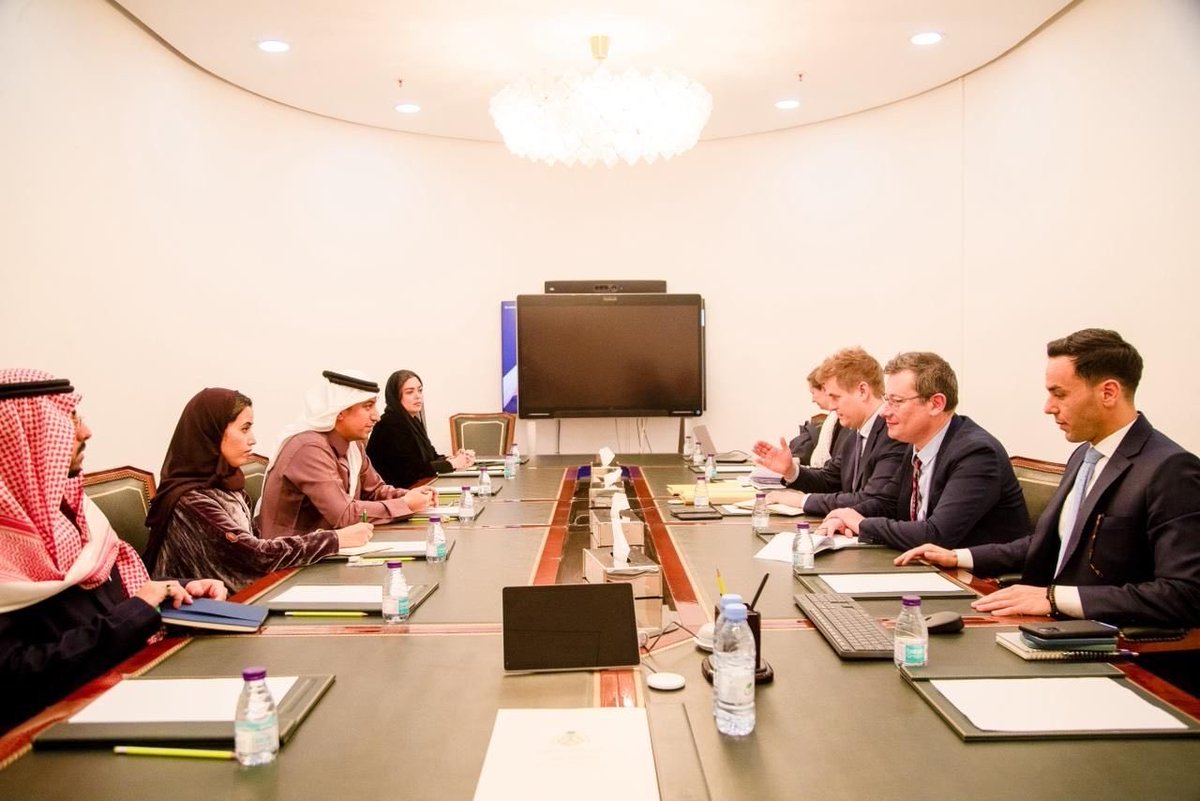 FranceinKSA's tweet image. 🇫🇷🇸🇦Première rencontre entre @francediplo #CAPS @KSAPSAIDS &amp;amp; think tanks sur les enjeux régionaux et géo‑économiques. 
Un dialogue destiné à approfondir l’analyse partagée, renforcer la compréhension mutuelle et poursuivre les échanges entre institutions de recherche 🇫🇷&amp;amp;🇸🇦.