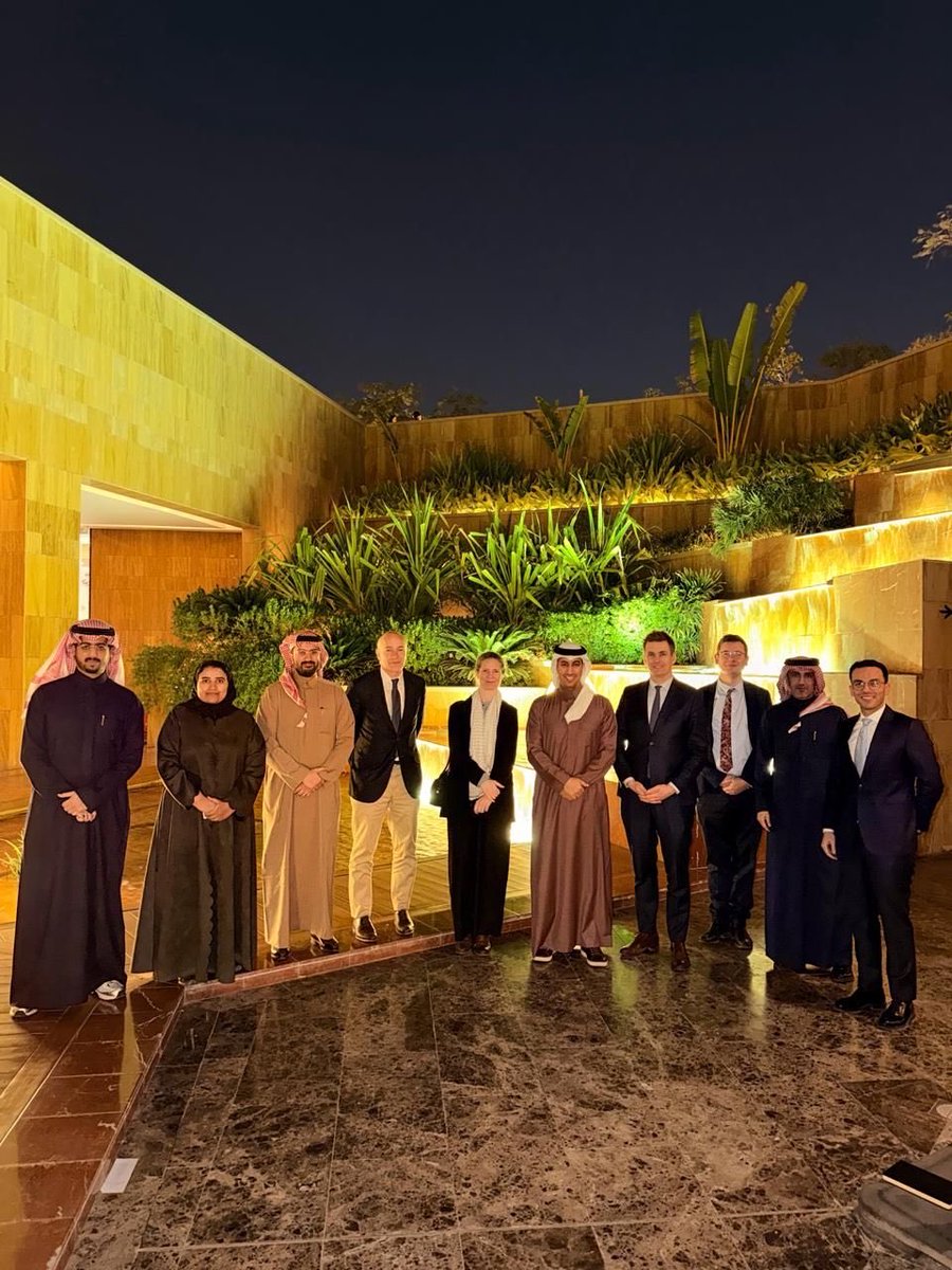 FranceinKSA's tweet image. 🇫🇷🇸🇦Première rencontre entre @francediplo #CAPS @KSAPSAIDS &amp;amp; think tanks sur les enjeux régionaux et géo‑économiques. 
Un dialogue destiné à approfondir l’analyse partagée, renforcer la compréhension mutuelle et poursuivre les échanges entre institutions de recherche 🇫🇷&amp;amp;🇸🇦.
