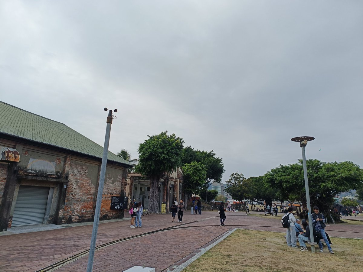 閒逛發呆(⁠*⁠´⁠ω⁠｀⁠*⁠)