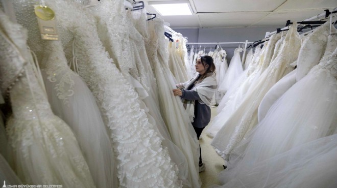 İzmir’de ihtiyaç sahibi çiftlere gelinlik ve damatlık desteği

Ekonomik krizin genç çiftleri evlilikten uzaklaştırdığı bu dönemde İzmir Büyükşehir Belediyesi’nden dikkat çeken bir sosyal destek adımı geldi.