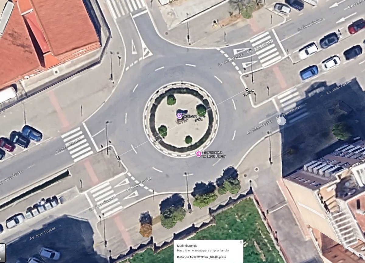 ciudadanabici's tweet photo. @fedefedeson @HollejoDeRioja @alvarofoncea @conrado_escobar @DGTes @AytoLogrono @FVECINALESRIOJA @acovaraasociac1 @transportesgob @Ineco_es @lariojacom @NueveCuatroUno @Rioja2 @ElDiaLaRioja Las dimensiones del cruce de #VaradeRey con #PérezGaldós son mucho menores que en #GranVía.
¿Cuáles serán los radios de giro de los vehículos pesados🚎, principal causa de siniestralidad mortal para la movilidad 🚴🚴♂️en ciudad?
¿Otra cacicada más contra la seguridad en #Logroño? https://t.co/YukLWf7VUY