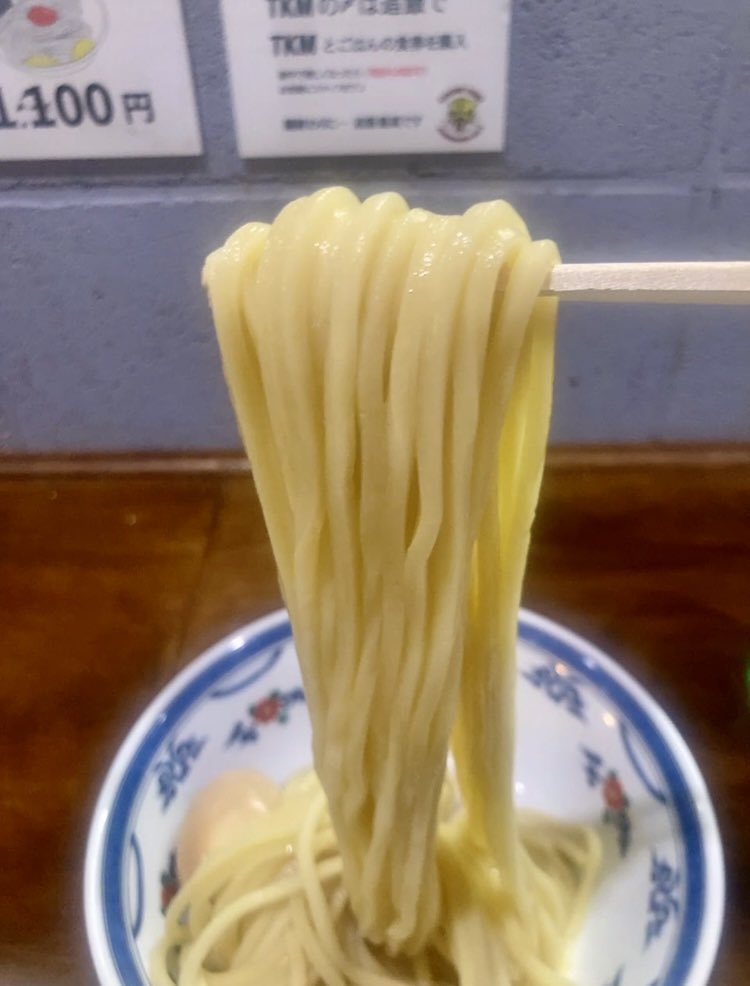 📍ゴールデンタイガー
🍜ゴールデンつけめん醤油
🐣味玉ダブル

今夜のスープは当たり🎯
奥行きと深みが共存する
罪深く情熱的な味わい…

先行する芳醇な醤油感と
ボトムを支える動物系スープが
織りなす旨味が凄まじい

せっきぃーさんのナイス
アッハー盛りに感謝🥺
ご馳走様でした🙏#めるテレ