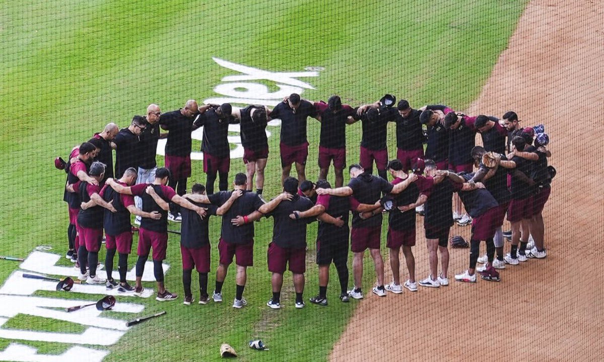 No se dio el resultado, pero el orgullo sigue intacto.
Gracias Tomateros por dejarnos el corazón en cada juego.
En todas, la afición está con ustedes. 🍅❤️⚾
#Tomateros #SerieDelCaribe #OrgulloGuinda