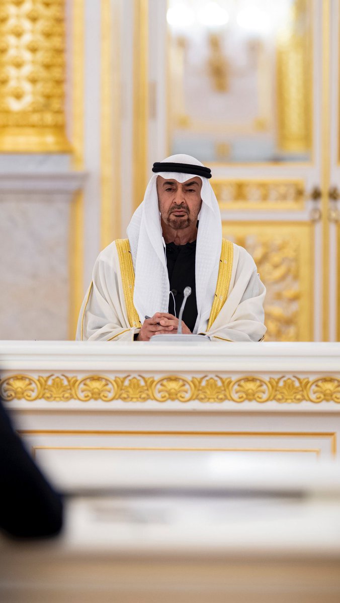 الشرق الأوسط من شواطيه للبيد ..
يبرّكِه كأنّه يبرّك مطيّة ..