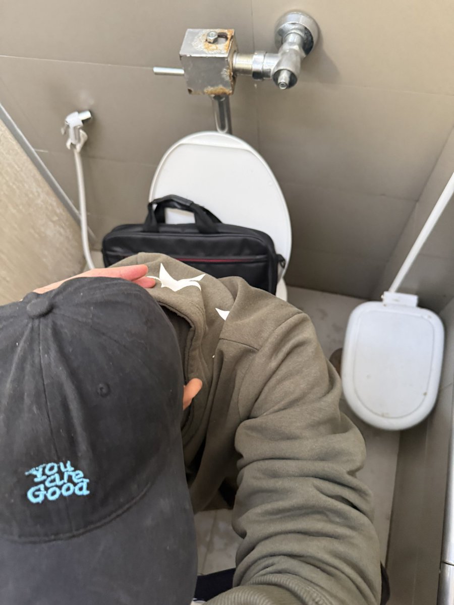 โห แค่แวะซื้อกาแฟ เองนะครับ ทำไมแค่สบตาแล้วรู้ทันทีนะ