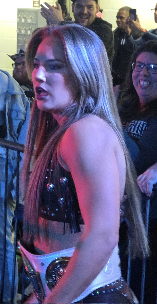CarlosStoneking's tweet photo. @FallonHenleyWWE You had one job! #NXTJacksonville #BuckedUp #FallonAngel #Hornswaggal @lainey_wwe smh. https://t.co/D3AFlqLrDb