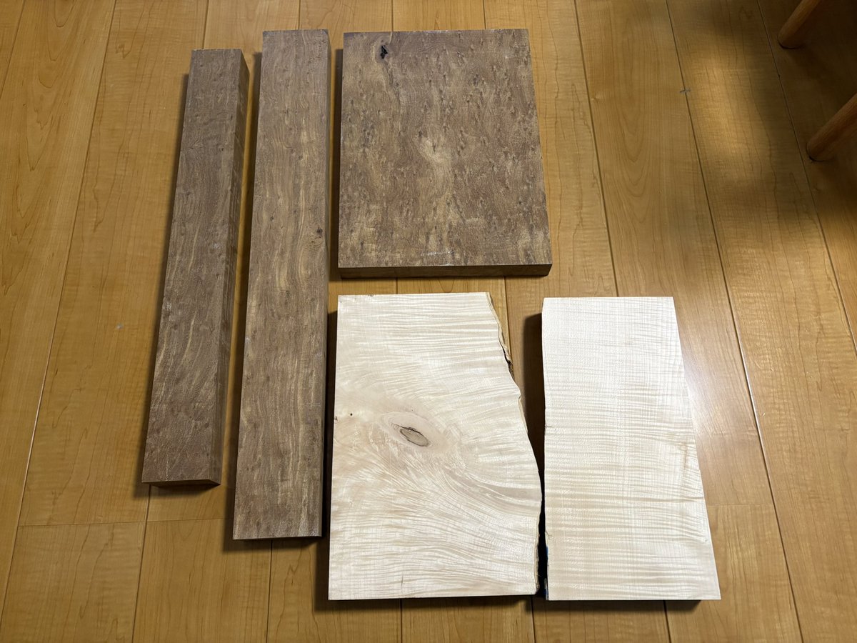 今日は雪の中銘木朝市へ…
掘り出し物のアサメラのバーズアイとシカモアの縮を買ってきた
おかしいな…
なんか買う予定無かったんやけどな…