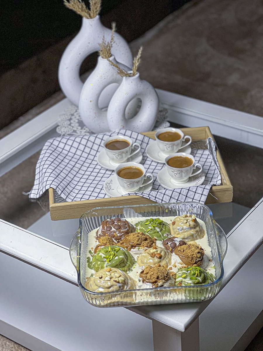 كان شاباً عادياً حتي ذهب لخطبتِها....
فأصبح ع الفيسبوك سند وضهر وعمود فقرى و مسكن للآلام 
و معطر جو.
                 صباح الخير