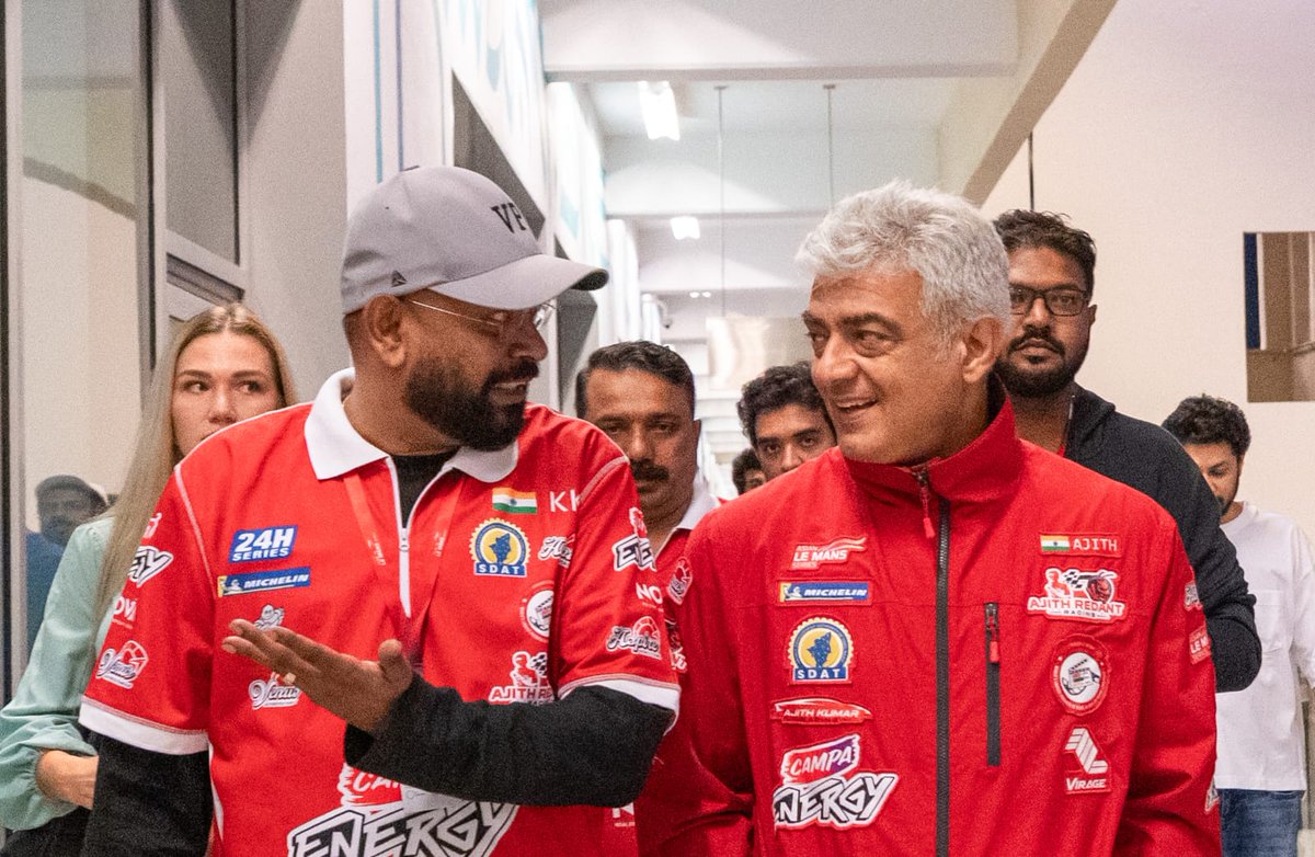 After the Blockbuster success of #MankathaReRelease , Team #Mankatha had a reunion in Abudhabi.. 🔥 

Director <a href="/vp_offl/">venkat prabhu</a> met #AK at the racing event..