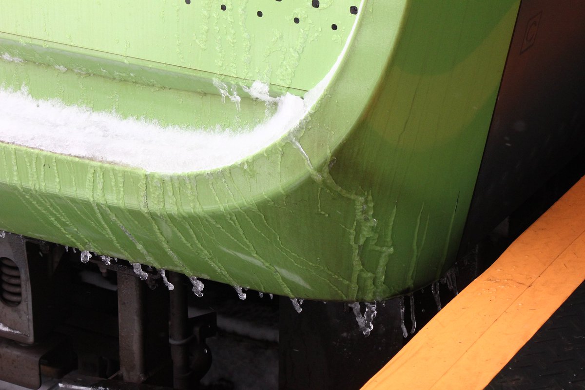 E235系電子レンジがつらら作ってた