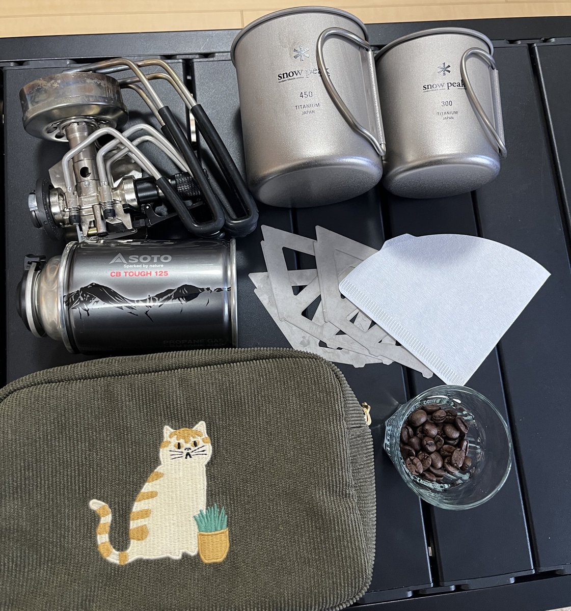 takufrog's tweet image. カルディの猫ポーチ入手
フィールド用コーヒーセットにピッタリ
#カルディ
#SOTO
#snowpeak