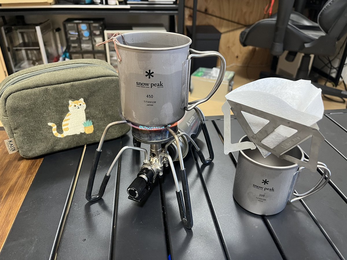 takufrog's tweet image. カルディの猫ポーチ入手
フィールド用コーヒーセットにピッタリ
#カルディ
#SOTO
#snowpeak