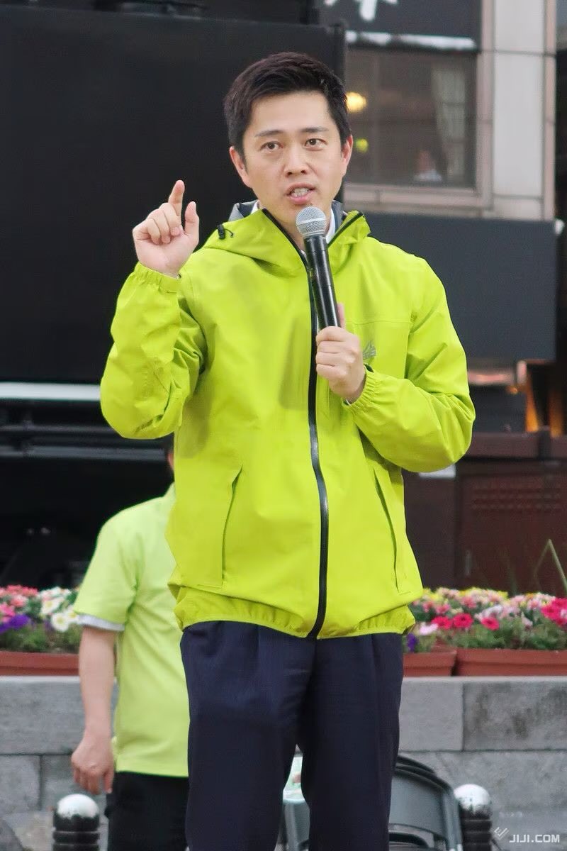 こういうのを見ると、街頭演説ではシンボルカラーかつ5,000円以下で買えるワークマンの上着をチョイスする大阪維新の嗅覚は流石だなと感じる。