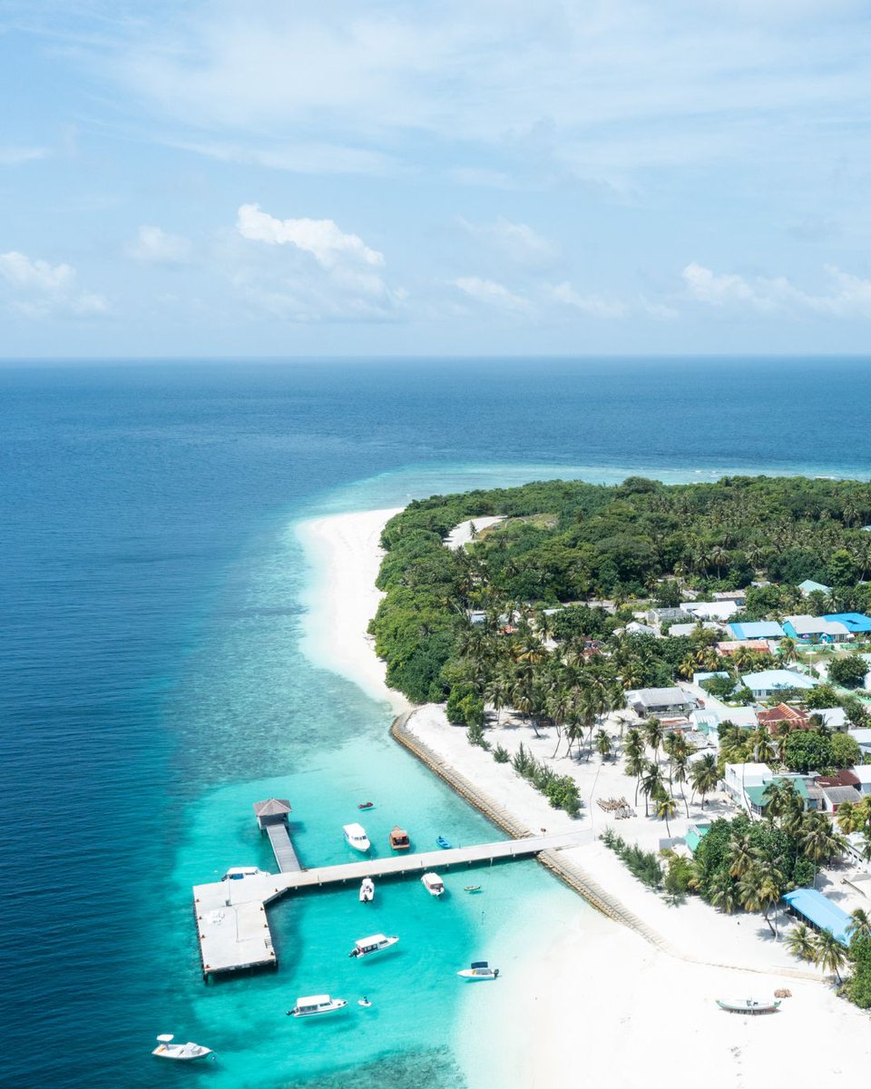 Sun, sea, and serenity. 🌞🌊

#islandrooms #staylocal #maldivesgetaways #visitmaldives