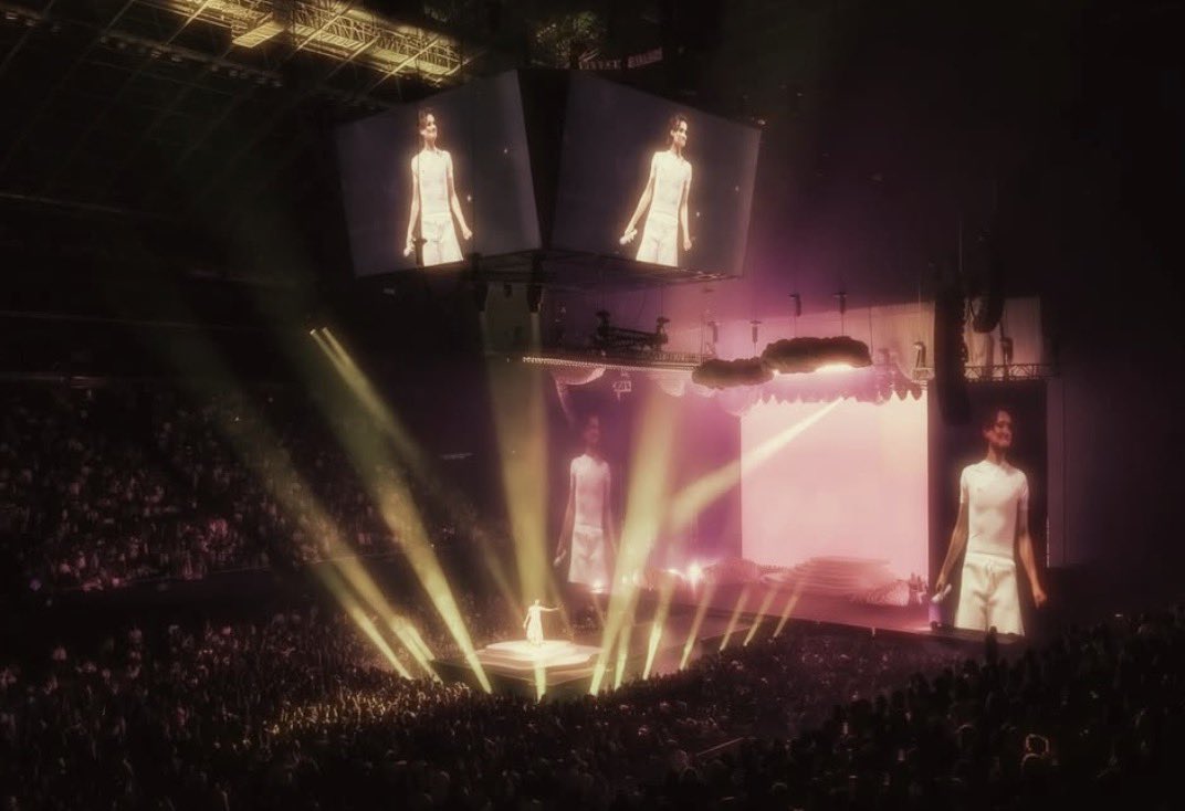 un concierto de 3 HORAS donde bailo, canto, lo dio todo... wow...