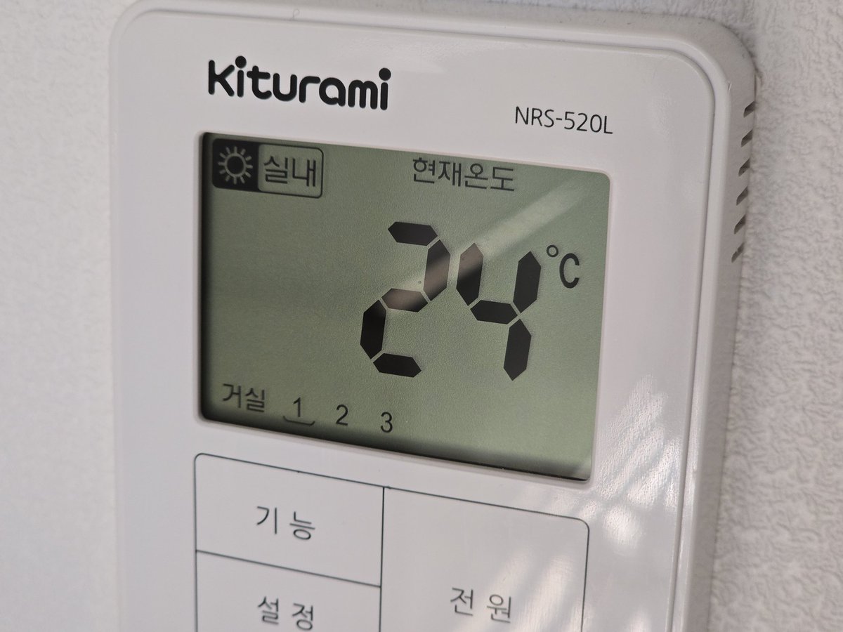 EMPRESS_PLACE's tweet image. 보일러 껐는디 온도가 더 오르네;; 날조타