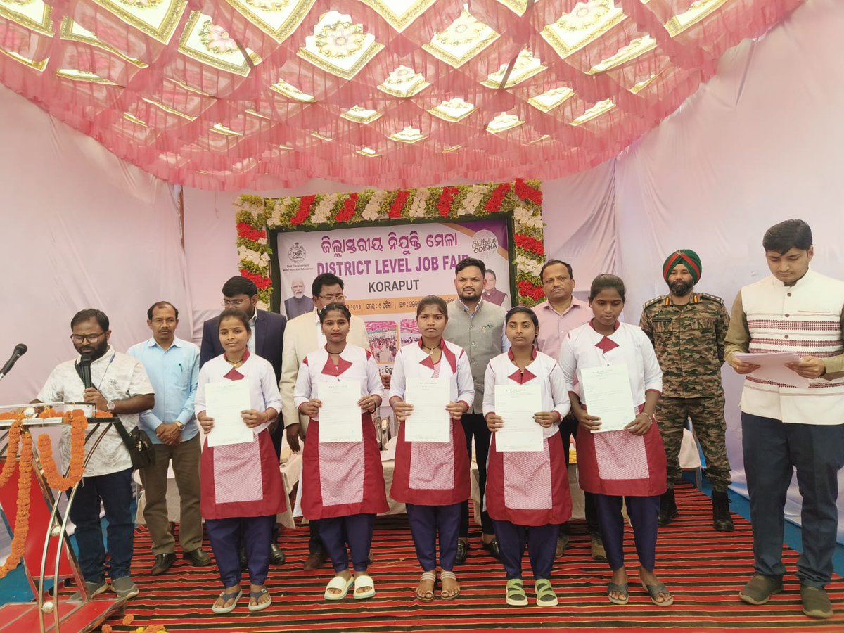 skilled_odisha's tweet photo. କୋରାପୁଟରେ ଆୟୋଜିତ ନିଯୁକ୍ତି ମେଳା – ୨୦୨୬'କୁ ଲକ୍ଷ୍ମୀପୁର ବିଧାୟକ ଶ୍ରୀଯୁକ୍ତ ପବିତ୍ର ସାଉଁନ୍ତା ଏବଂ କୋରାପୁଟ ବିଧାୟକ ଶ୍ରୀଯୁକ୍ତ ରଘୁରାମ ମାଛ ମୁଖ୍ୟ ଅତିଥ�� ଭାବେ ଯୋଗଦେଇ ଉଦ୍ଘାଟନ କରିଥିଲେ।
ଏହି ମେଳାରେ ଜିଲ୍ଲାର ମୋଟ ୧୩୩୭ ଜଣ ଆଶାୟୀ ପ୍ରାର୍ଥୀ, ୩୬ ଜଣ ନିଯୁକ୍ତିଦାତା ଏବଂ ୧୦ ଜଣ  PLTP Partner ପଞ୍ଜିକରଣ କରିଥିଲେ। https://t.co/GkDADgELly