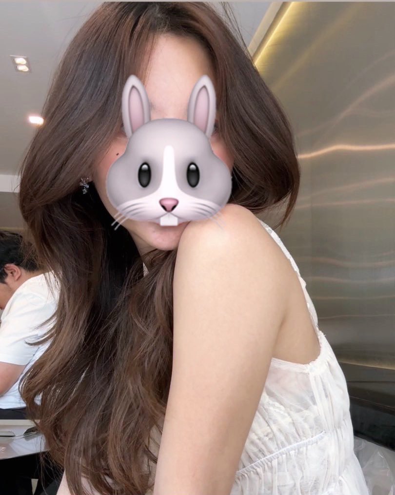 จากใจคนซีเรียสเรื่องผม ผม = self-confidence ของผญจริงๆนะ จนมันมีสำนวน bad hair day อ่ะ 5555555 เดี๋ยวนี้คือผมสำคัญเท่าๆเครื่องหน้าละนะ วันไหนแต่งหน้าดี ผมอ่อม วันนั้นคือไม่สวยไปเลยยยย