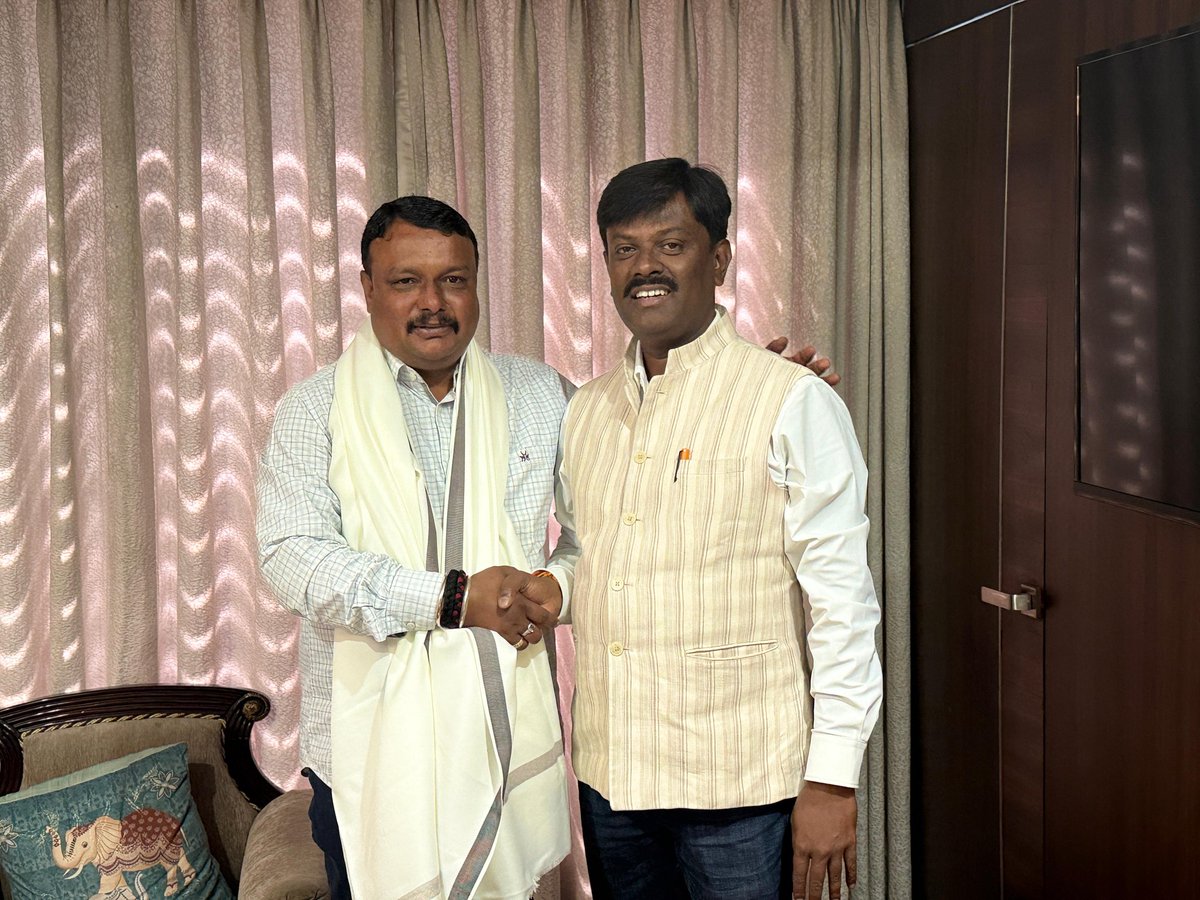 dineshjsrbjp's tweet photo. बरकट्ठा के लोकप्रिय विधायक श्री अमित यादव जी से मुलाकात किए और उनका अंगवस्त्र पहना कर अभिनंदन।
माननीय विधायक जी मानगो नगर निगम चुनाव में प्रभारी की भूमिका में काम कर रहे है।
विधायक जी हमेशा से अपनी संगठनात्मक छवि के लिए जाने जाते है।
#welcome #Abhinandan #swagat #Amityadav #MLA