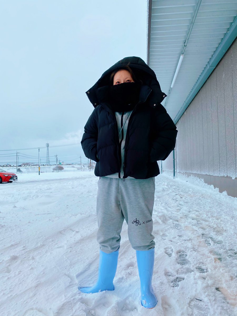 hibiscusmii's tweet photo. あまりの雪に、急遽長靴を購入。

そこはかとなく漂う魚屋感🐟 https://t.co/74tgpi8OYI