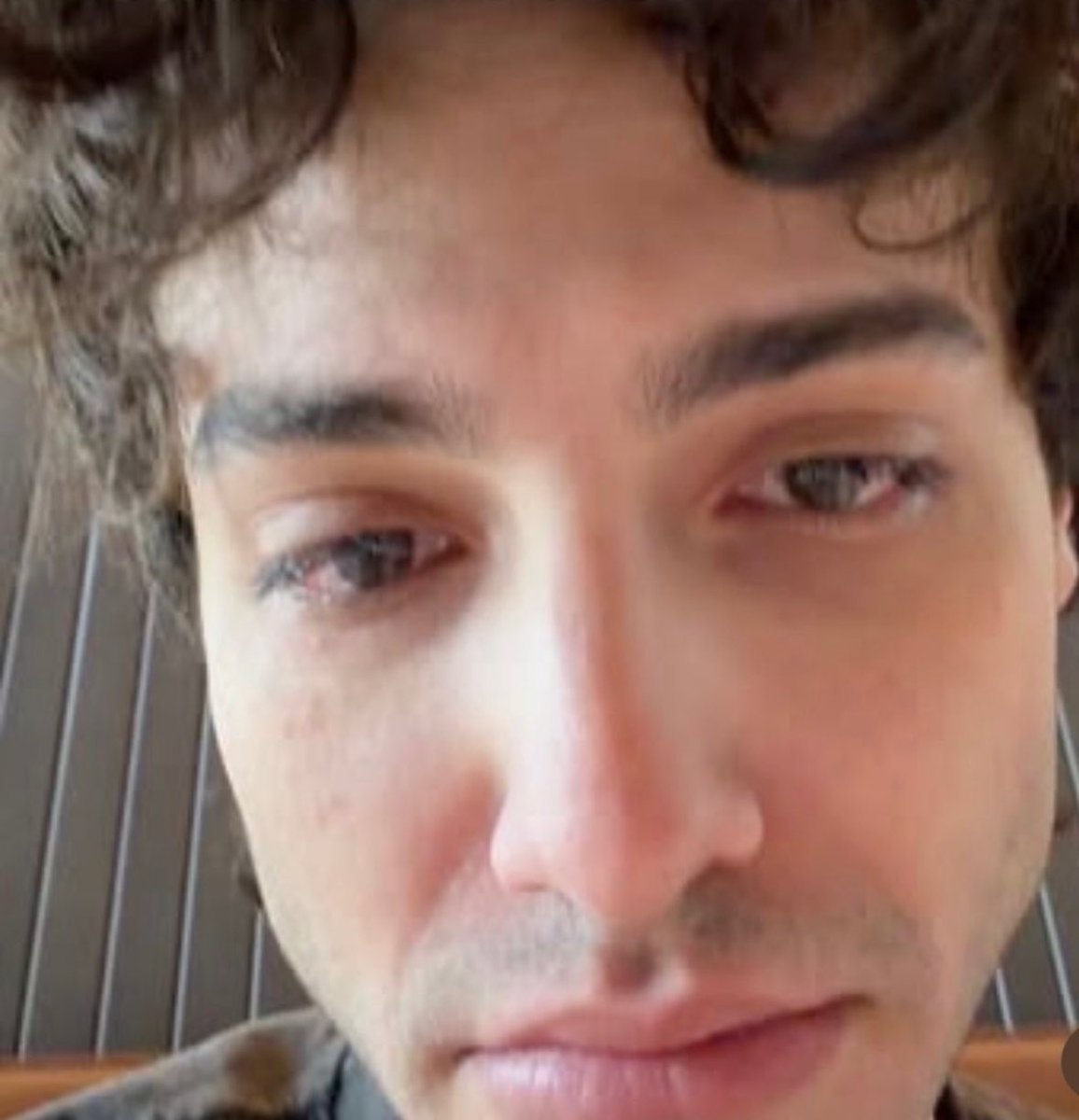 yo todo el tiempo viendo a humberto en un live de tiktok calidad microondas