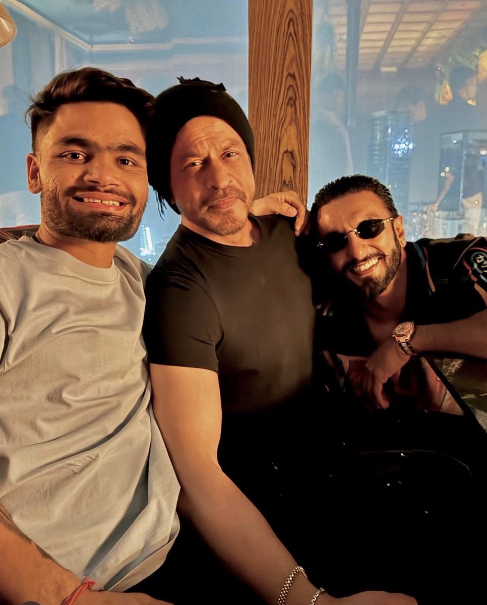 SHAH RUKH KHAN Latest 🔥🔥🔥🔥 with #Ranveersingh and #Rinkusingh 

#SRK