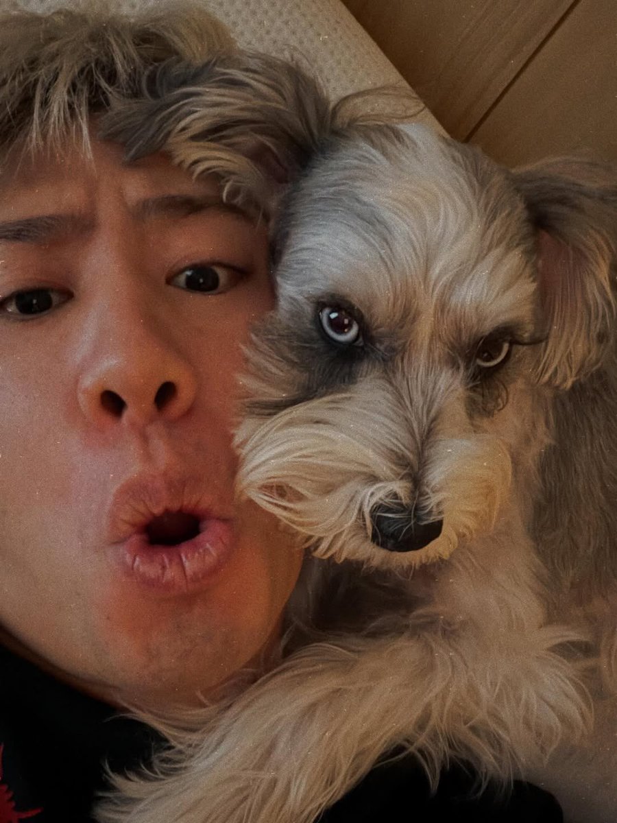 furiyukirara's tweet image. Taka is so crazy about Sushi-chan 😭 the caption is super wholesome 🫠🫶🏻

“A pic that feels like “You are mine/you belong to me”
Honestly I don’t even know who keeps who anymore (as in keeping a pet)
#Healing #RealGirlyEnergy #TooCute”