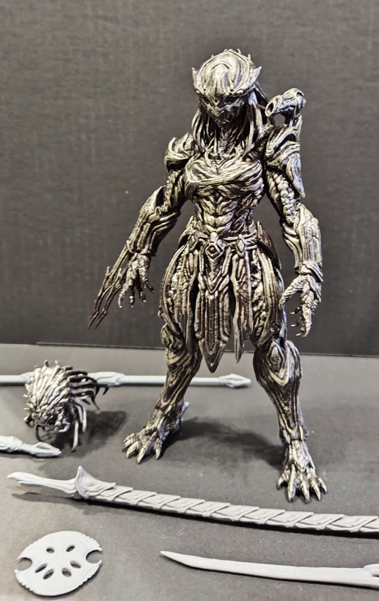 本日のワンフェスより。Yoshi.さんのブースに展示されていたプレデター