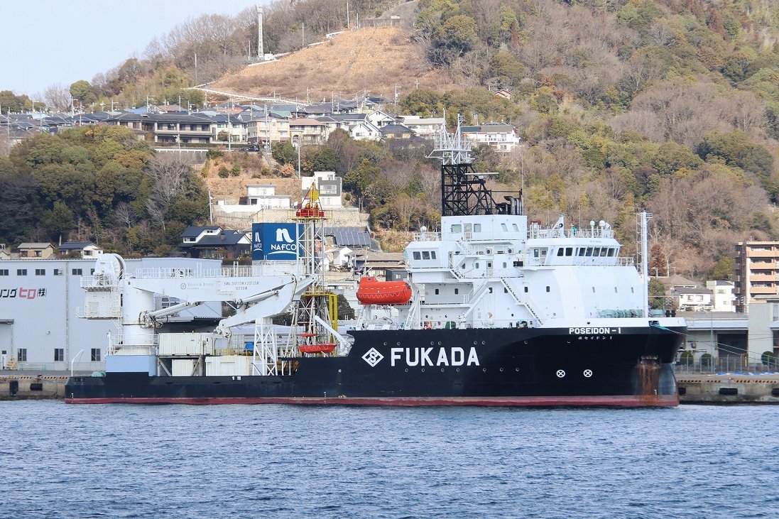 久しぶりに呉港に来てる 深田サルベージ建設の 地盤調査船「POSEIDON-1」
