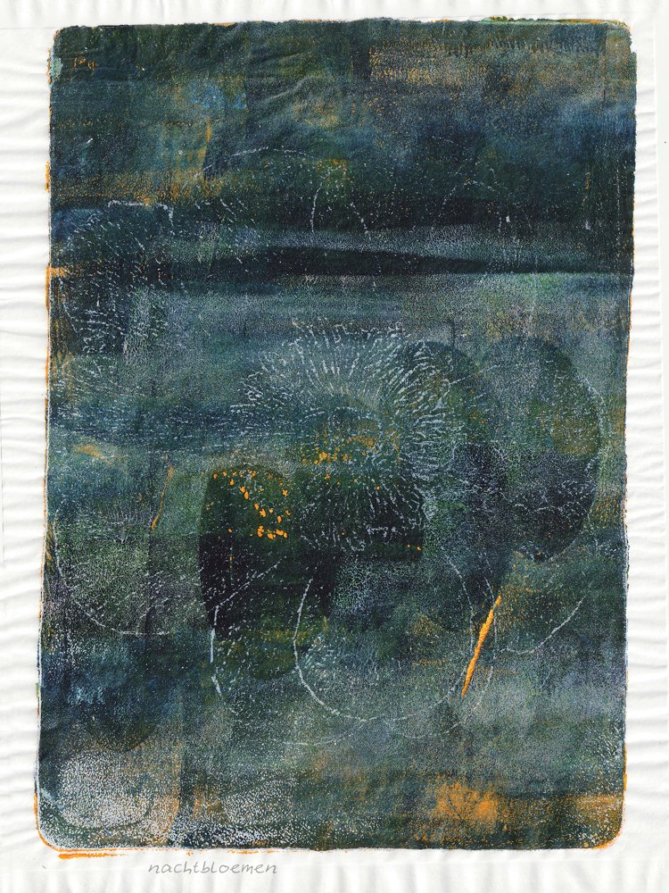 Heldinne's tweet image. nog een #imagetransfer #gelliprint op #werkaandemuur gezet 
 "nachtbloemen"
 werkaandemuur.nl/nl/shopwerk/na…