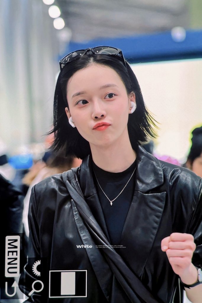 늑대 카페 사장님
오늘 휴일 이라서 빵집 놀러가는 길