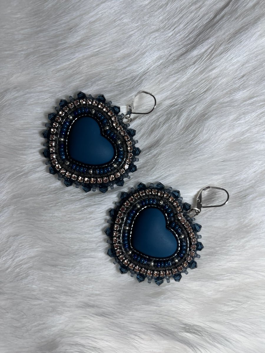 ndngoblin's tweet image. Hoping to make a sale tonight ❣️ 
Located in Edmonton, AB 🇨🇦 
#beadworkforsale #nativebeadwork