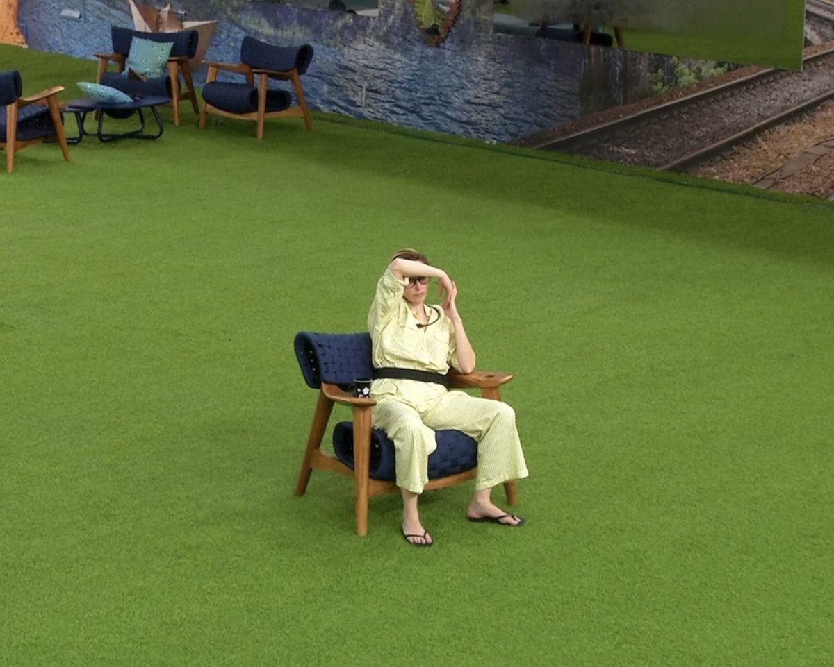 darknesspam's tweet photo. isso aqui diz muito sobre eles e a amizade linda que construíram, minha família 
an paula &amp; milena &amp; juliano 
#bbb26 https://t.co/sltfIkUQ0e