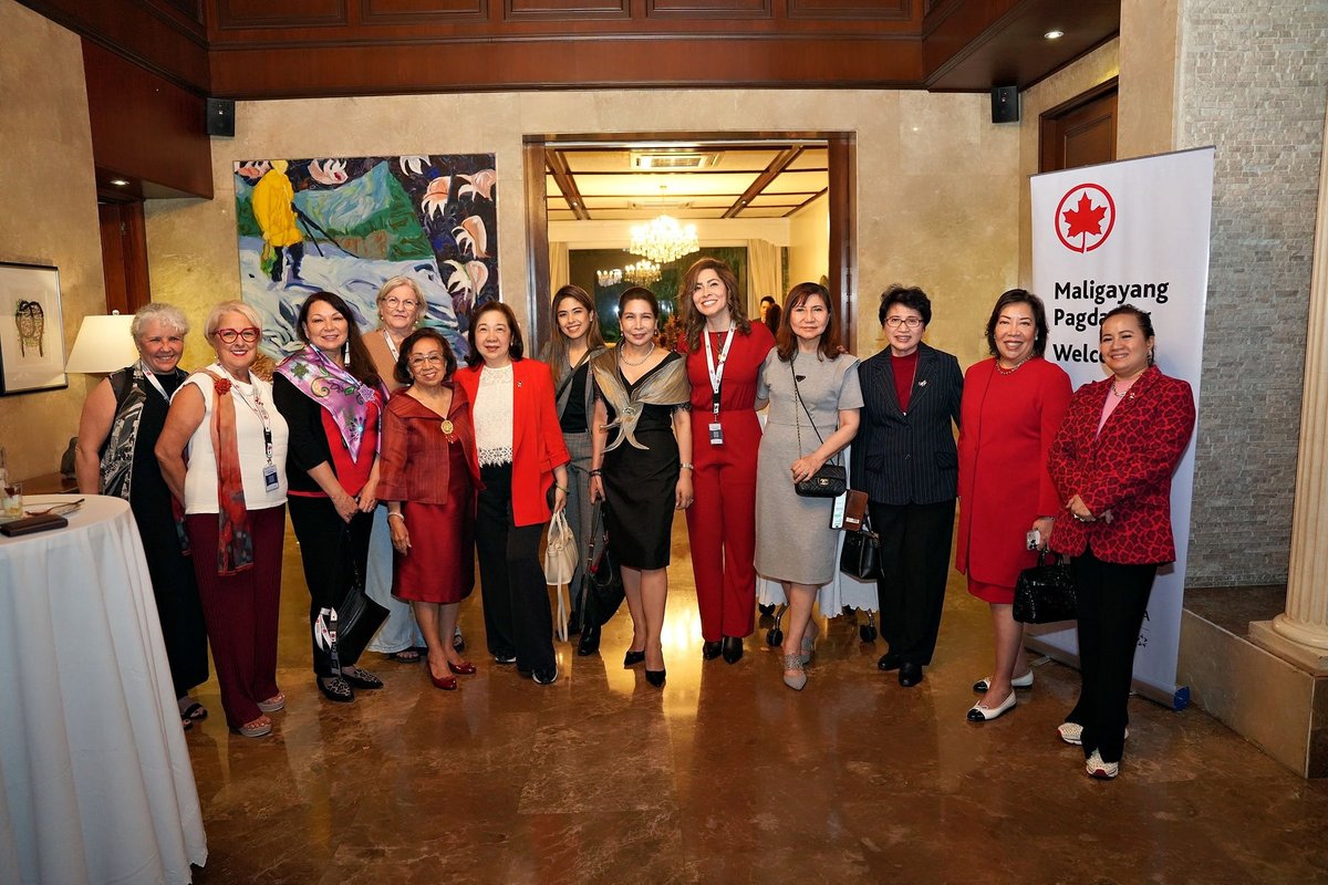 AsiaPacificFdn's tweet photo. The delegation of 24 entrepreneurs and ten thought leaders attended a welcome reception on Feb 3 hosted by H.E. @AmbDBHartman, Ambassador of 🇨🇦 to the 🇵🇭 at his Official Residence in #Manila. Guests included many local women in leadership from business, governments and civil society.
