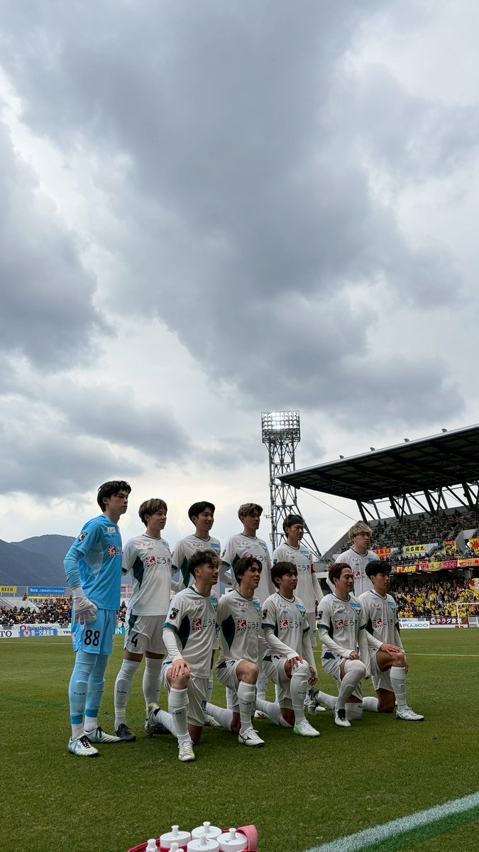 antonburns03's tweet photo. 大好きな人達と同じピッチでデビュー戦を迎えることができて幸せです。
本当に楽しくて短い90分でした。
.
皆様の声援が本当に力になりました。
個人的に課題がたくさん出たので、引き続き積み重ねていきます！
.
#ガイナーレ鳥取 
#バーンズアントン
#髙橋大悟
#奈良坂巧 https://t.co/QKTScJaBnX