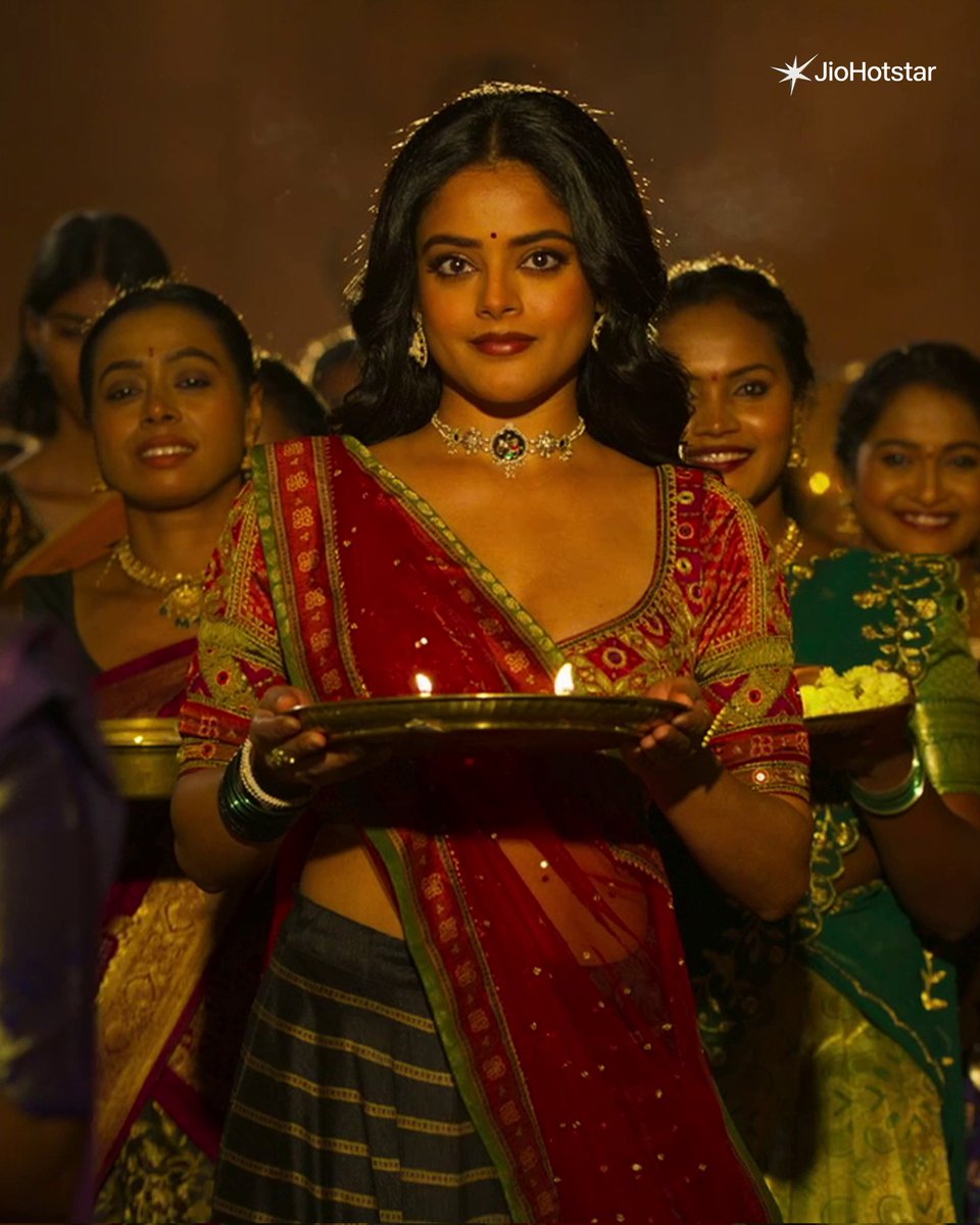 JioHotstarTel_'s tweet image. Five women whose strength commands destinies and shoulders the world of The RajaSaab! 💎

Welcome India's Biggest Superstar Home with JioHotstar! 👑

#Top5 #TheRajaSaab #TheRajaSaabOnJioHotstar #JioHotstar