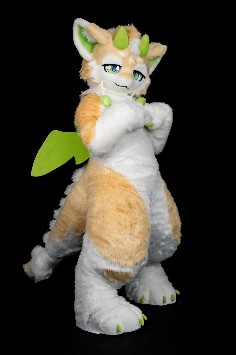 My Fursuit made its debut at Seafur2026～ Really had a great time!
————
大家好，这里是柚雪，一只刚出生的森林龙～
这次带着新出生的毛毛来海兽聚了，玩的很开心！
如果大家有柚雪的返图请速速戳我，想要扩列的也欢迎哦～

#fursuit #kemono #ケモノ #furry