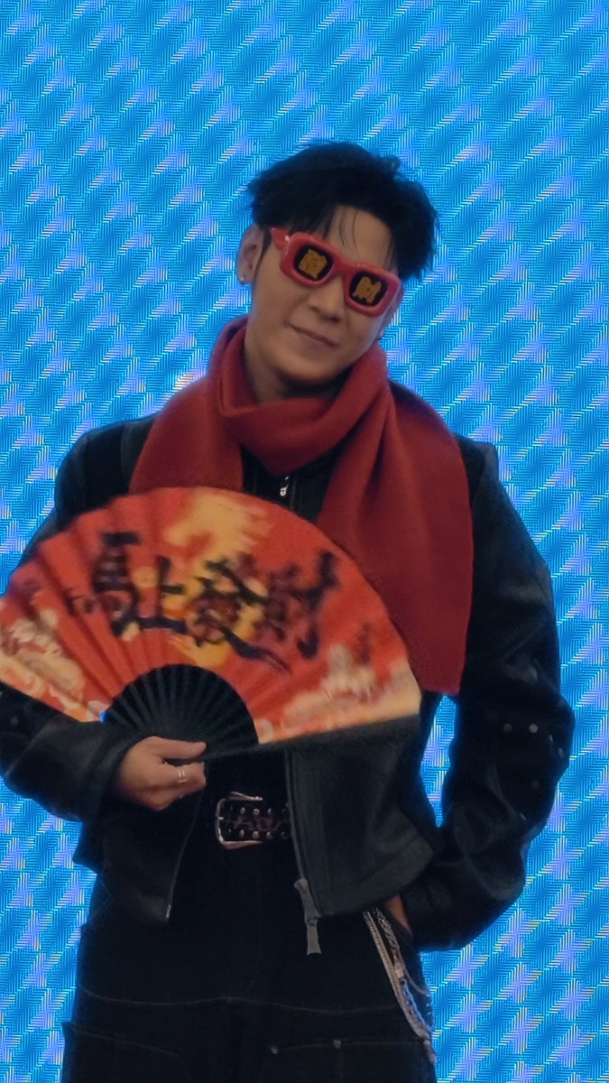 เค้าให้เลือกแต่งให้หล่อ  พี่ก็มาทางตลกซะนี่
#SingtoFSinShanghai
#SingtoPrachaya