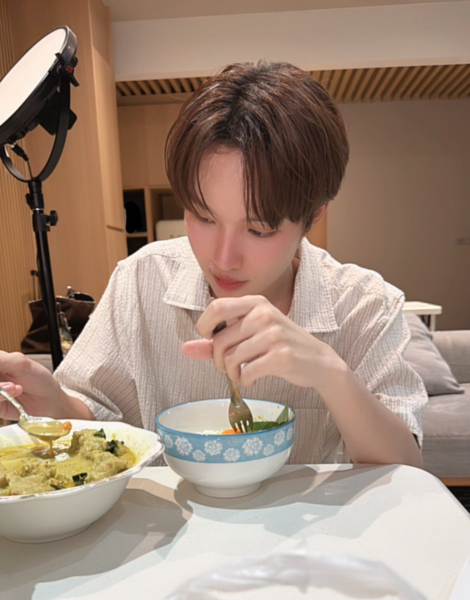 daisylyys's tweet image. ฮีชอบถ่ายตอนน้องอีส ๆ มากจิง ๆ เข้าใจได้ หวานใจน่ารักมากหนิ