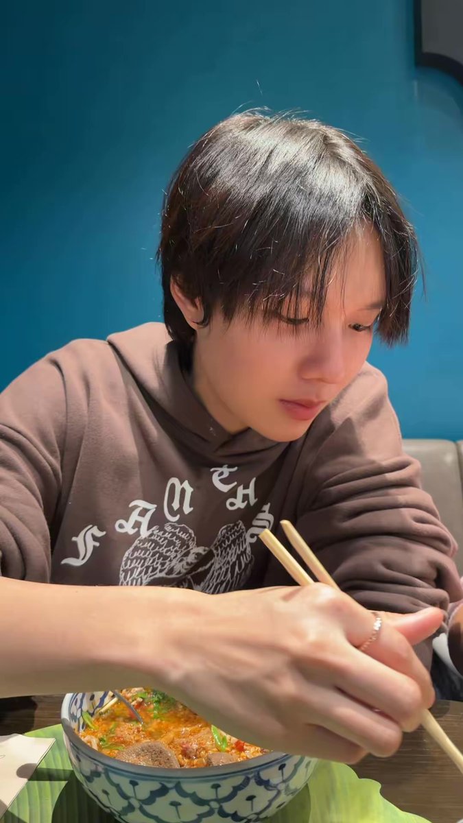 daisylyys's tweet image. ฮีชอบถ่ายตอนน้องอีส ๆ มากจิง ๆ เข้าใจได้ หวานใจน่ารักมากหนิ