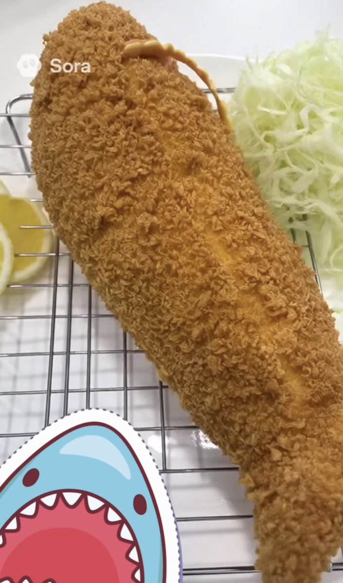 migapatch's tweet image. 美味しそうなフライなのでパッチ🦈🍤✨️

ん…？なんか見覚えのあるフリルの歯サメん🦈😱💦:(´◦ω◦｀):

「ぼく、サメフライになったのでパーッチ」
おいしく揚げ上がってるサメん🦈🍴

料理過程🦈🍳⬇️
youtube.com/shorts/Lq2297X…

#IKEAサメ #IKEAshark #blahaj