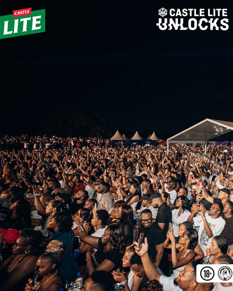 CastleLiteTz's tweet photo. Witnessing greatness in its chillest form 🥶 @davido left the stage on ice after a legendary “Shut Down” at Castle Lite Unlocks.

The Crowd? Unmatched. The temperature? Extra Cold 🔓❄️

#CastleLiteUnlocksTz https://t.co/UH0hSNJw5b