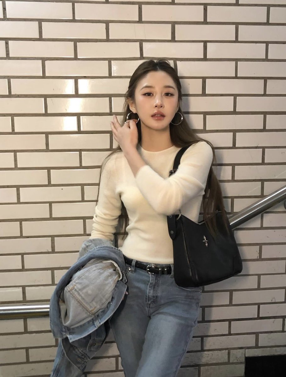 Lily tweet media
