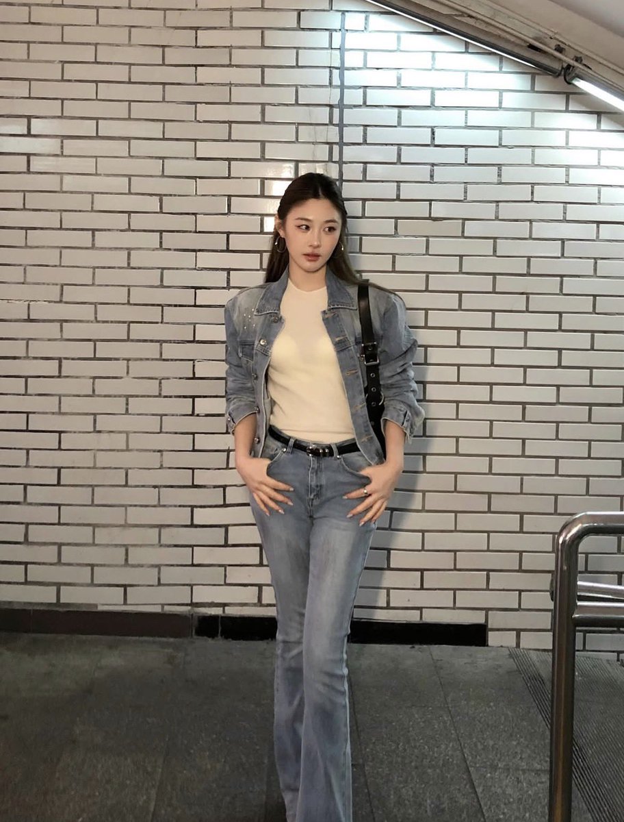 Lily tweet media