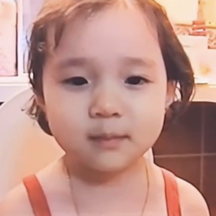 รูปนี้เหมือนรูปติดบัตรสมัครเรียนอนุบาลมาก เอ็นดูหมูก้อนนน🥺