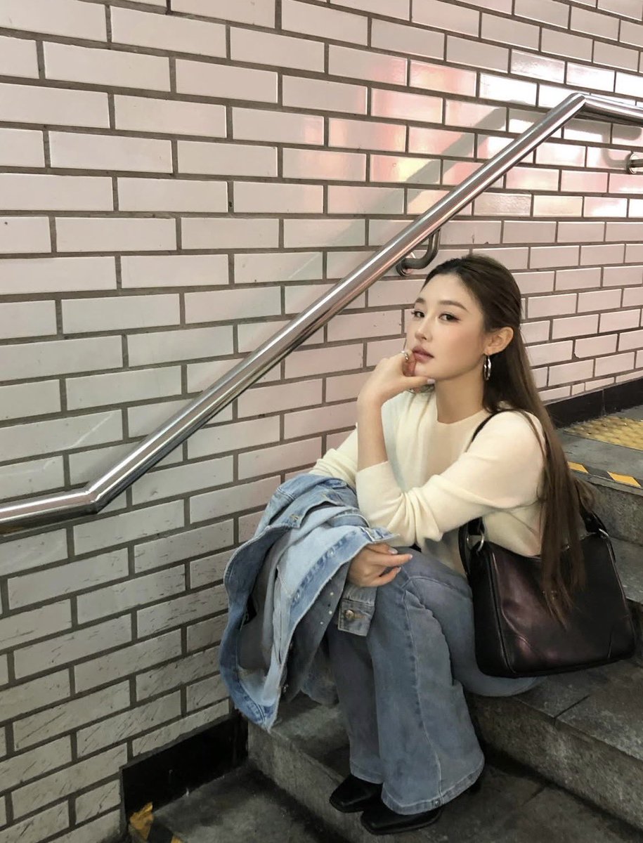 Lily tweet media