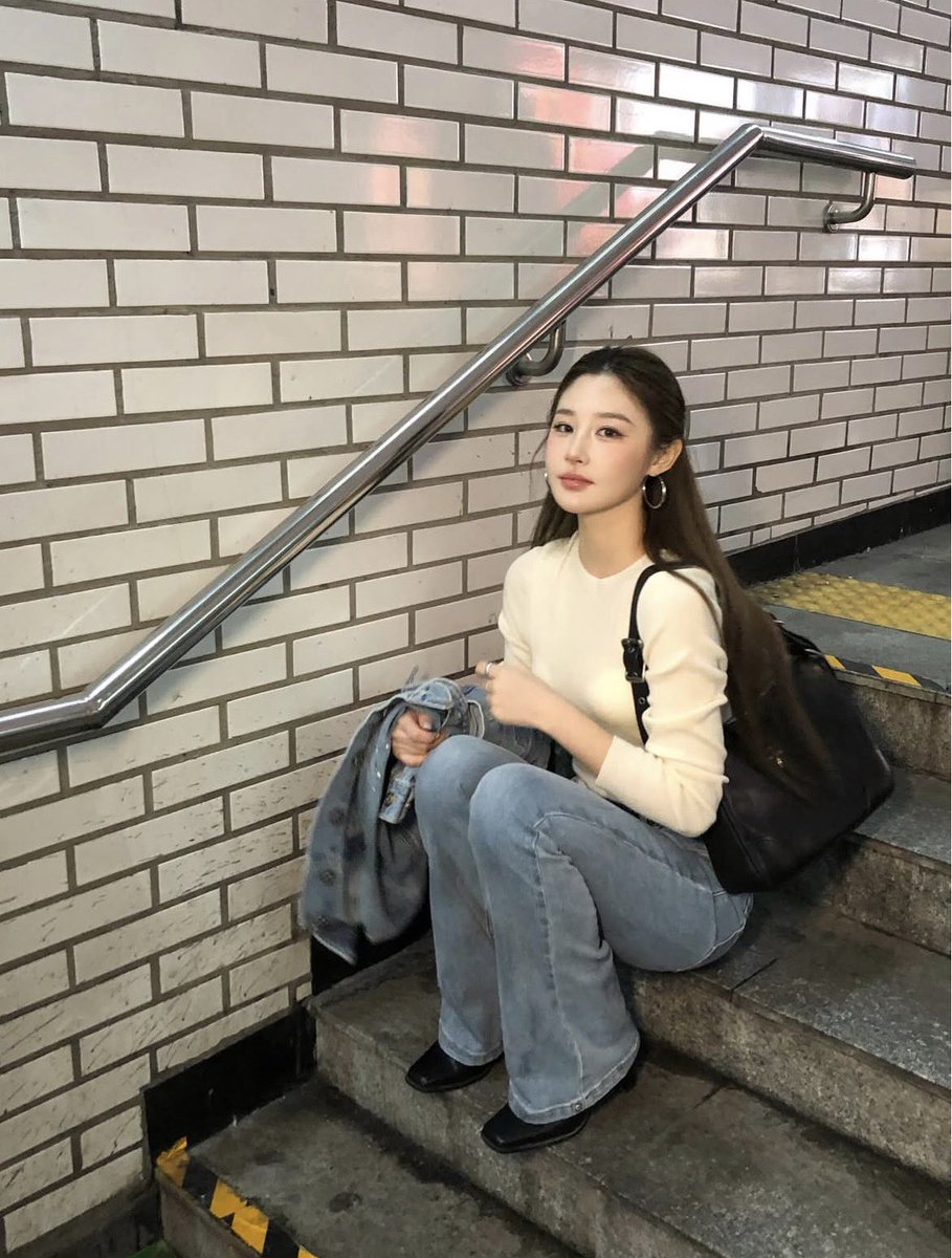 Lily tweet media
