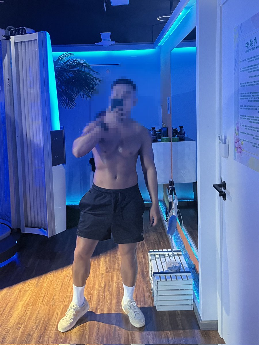 litomanly's tweet photo. 遇到好多1都说我B太紧了
然后很快就射了
有没有持久打桩机呢
还是真的太紧了就容易射？ https://t.co/ffVQgPqXl5